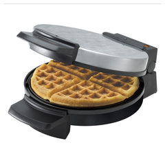 BLACK AND DECKER Belgian waffle maker with cooked waffle