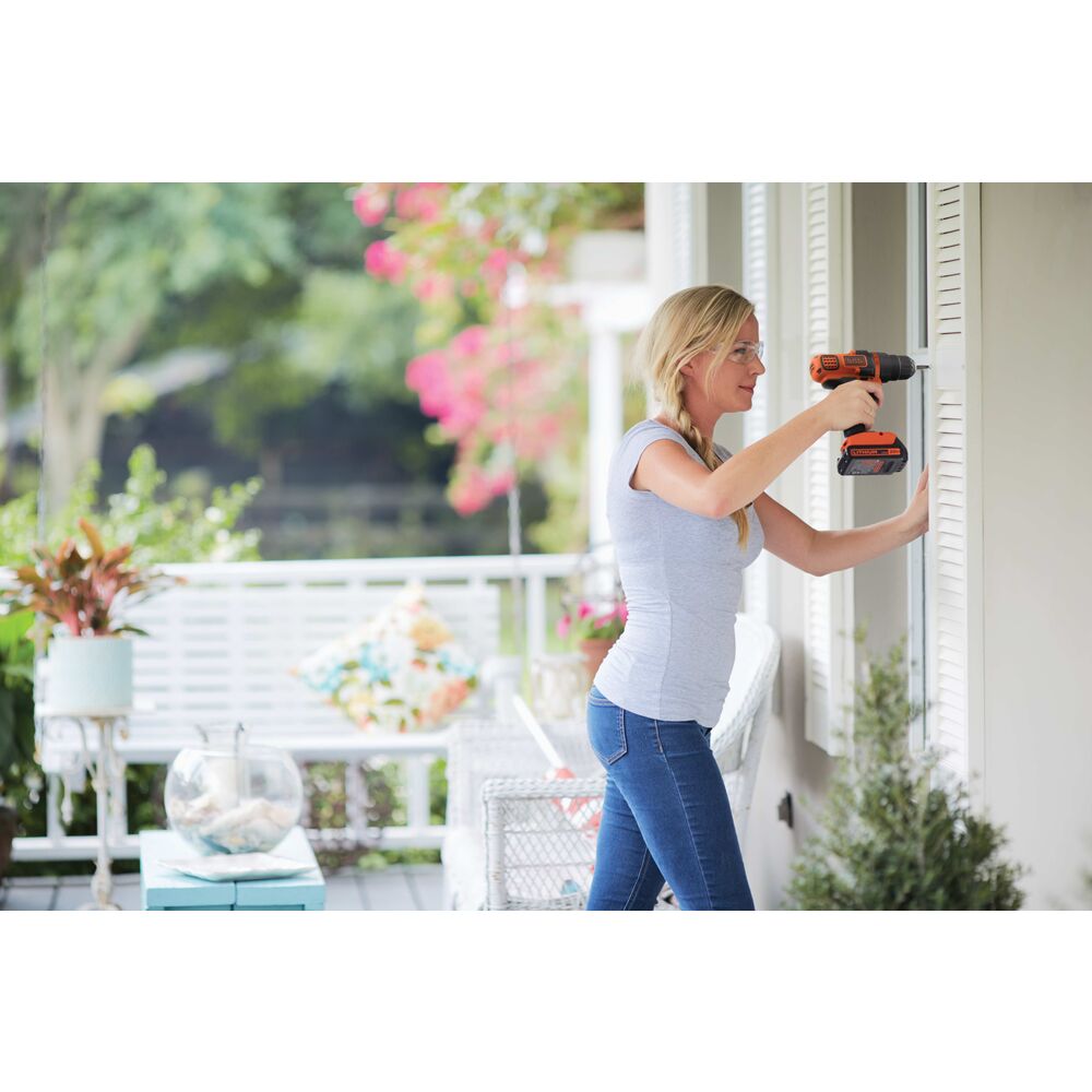 https://www.blackanddecker.com/cdn/shop/files/Ecomm_Small-BD4KITCDCMSL_A4.jpg?v=1689789699